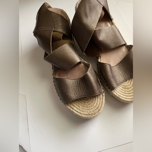 Eileen Fisher Willow Metallic Espadrille Wedge Sandal - Picture 4 of 9